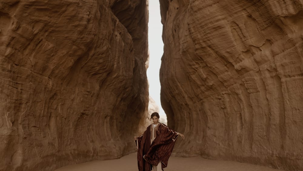 Boda en Al-Ula, Arabia Saudí, entre las rocas de la tierra de los nabateos · Gearmedia y Cupido debe morir