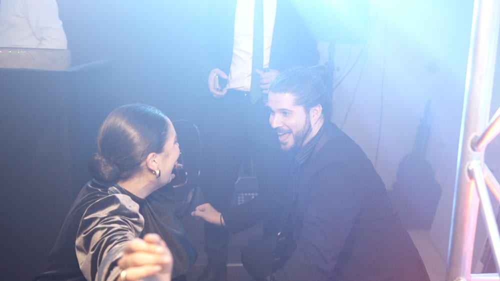 Baile en la fiesta de una boda · Gearmedia y Cupido debe morir