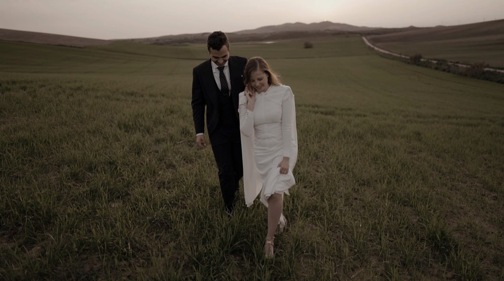 Los novios a solas en su boda en Málaga · Gearmedia