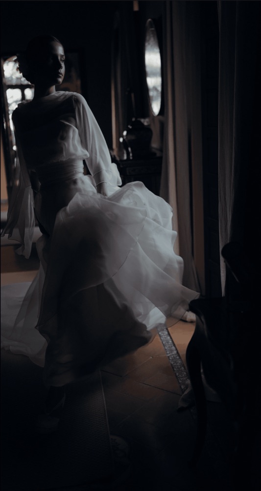 Los novios a solas en su boda en Málaga · Gearmedia